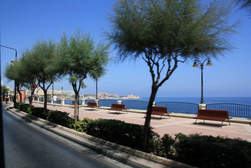 Cosy 1Br Penthouse With Terrace, Great Location Apartamento Gzira Exterior foto
